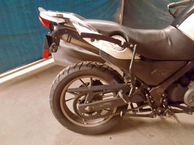 WB1018908BZY93786 - 2011 BMW G650 GS WHITE photo 6