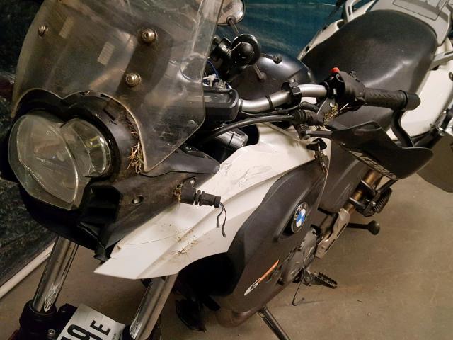 WB1018908BZY93786 - 2011 BMW G650 GS WHITE photo 9