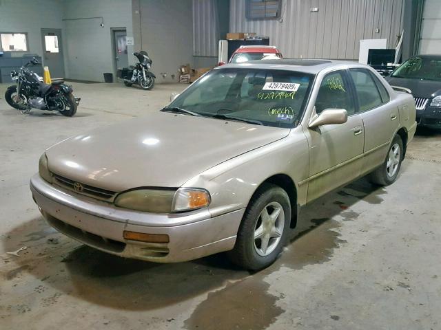 4T1BG12KXTU710881 - 1996 TOYOTA CAMRY DX BEIGE photo 2