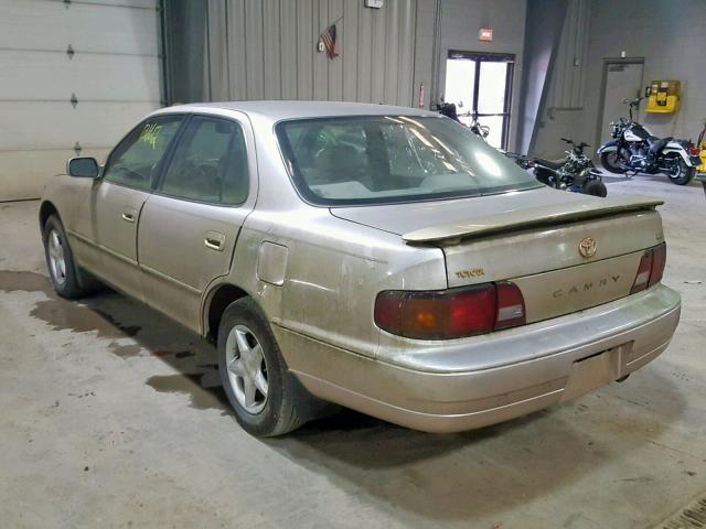 4T1BG12KXTU710881 - 1996 TOYOTA CAMRY DX BEIGE photo 3