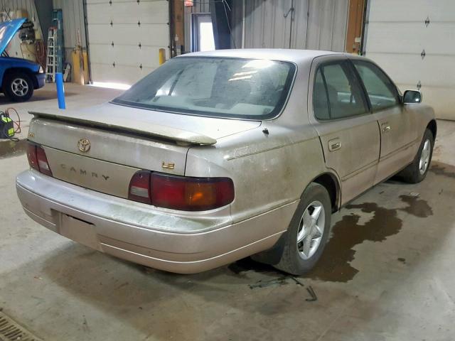 4T1BG12KXTU710881 - 1996 TOYOTA CAMRY DX BEIGE photo 4