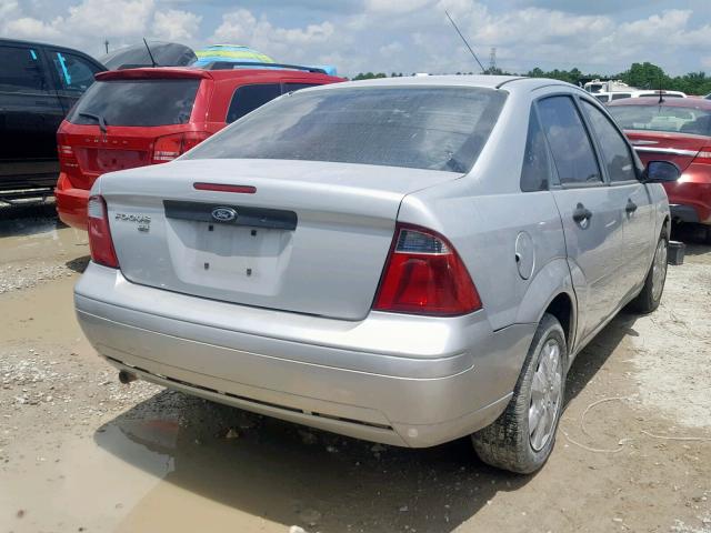 1FAFP34N97W366100 - 2007 FORD FOCUS ZX4 SILVER photo 4