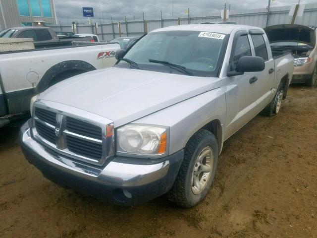 1D7HW48N05S354112 - 2005 DODGE DAKOTA QUA SILVER photo 2