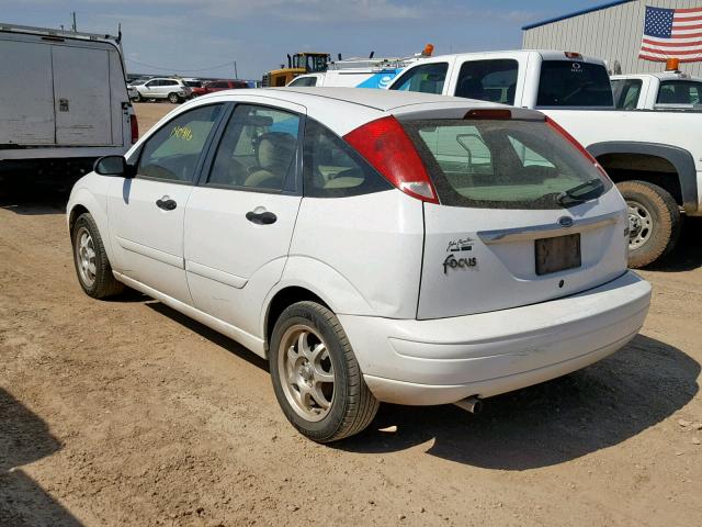 3FAFP37312R223017 - 2002 FORD FOCUS ZX5 WHITE photo 3