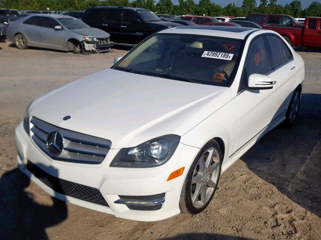 WDDGF4HB1DR268041 - 2013 MERCEDES-BENZ C 250 WHITE photo 2