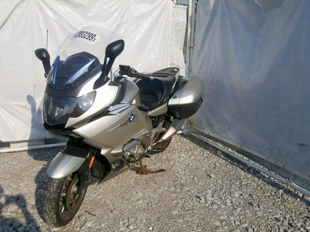 WB1061208CZZ20554 - 2012 BMW K1600 GTL SILVER photo 2