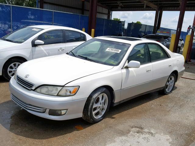 JT8BF28G210335328 - 2001 LEXUS ES 300 WHITE photo 2