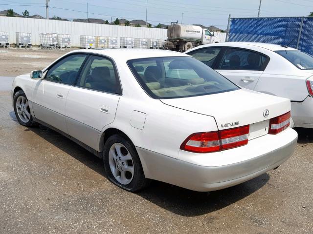 JT8BF28G210335328 - 2001 LEXUS ES 300 WHITE photo 3