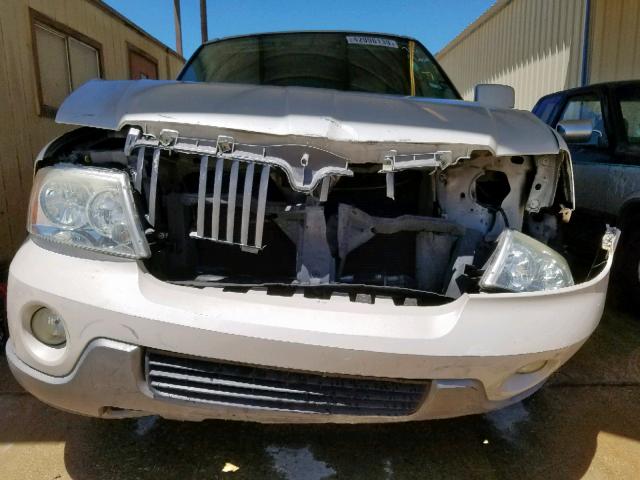 5LMFU27R64LJ41344 - 2004 LINCOLN NAVIGATOR SILVER photo 9