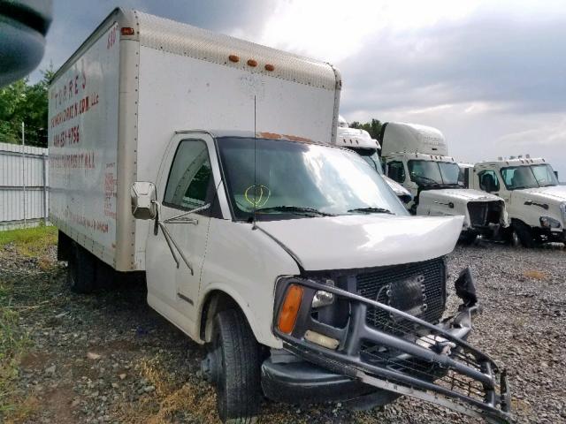 1GBJG31R911172431 - 2001 CHEVROLET EXPRESS CU WHITE photo 1