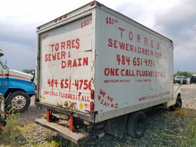 1GBJG31R911172431 - 2001 CHEVROLET EXPRESS CU WHITE photo 4