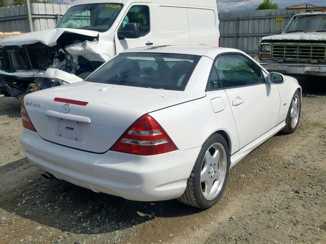 WDBKK65F41F202128 - 2001 MERCEDES-BENZ SLK 320 WHITE photo 4