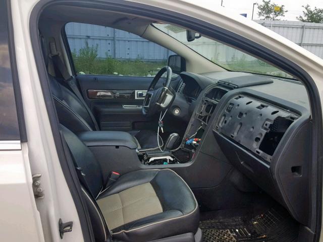 2LMDU88C58BJ03105 - 2008 LINCOLN MKX WHITE photo 5