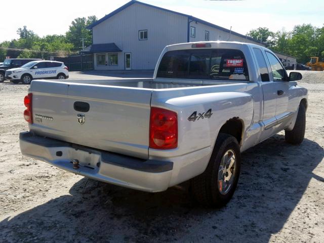 1D7HW52K55S159336 - 2005 DODGE DAKOTA LAR SILVER photo 4