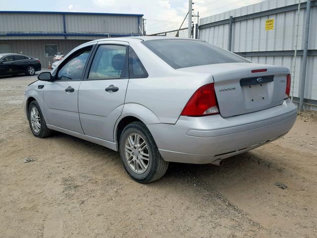 1FAFP34N06W245180 - 2006 FORD FOCUS ZX4 GRAY photo 3