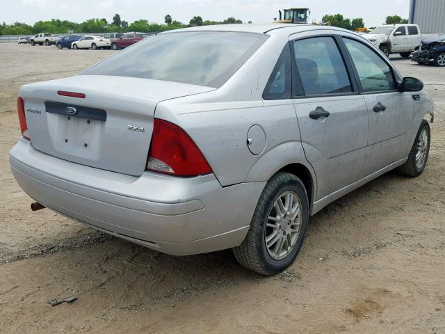 1FAFP34N06W245180 - 2006 FORD FOCUS ZX4 GRAY photo 4