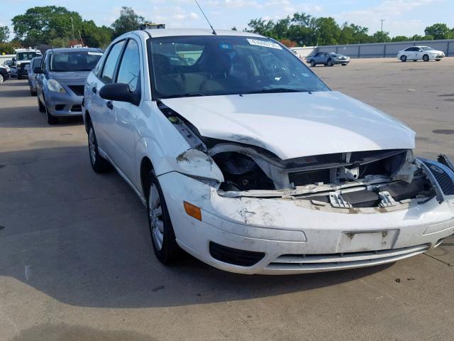 1FAFP34N76W130625 - 2006 FORD FOCUS ZX4 WHITE photo 1