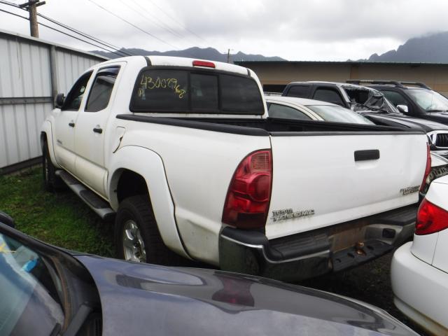 5TEJU62N18Z590726 - 2008 TOYOTA TACOMA DOU WHITE photo 3