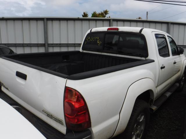 5TEJU62N18Z590726 - 2008 TOYOTA TACOMA DOU WHITE photo 4