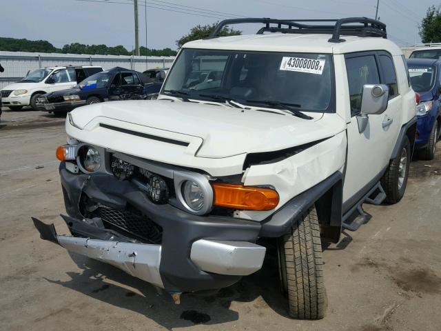 JTEBU4BFXBK113012 - 2011 TOYOTA FJ CRUISER WHITE photo 2