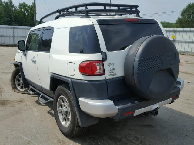 JTEBU4BFXBK113012 - 2011 TOYOTA FJ CRUISER WHITE photo 3