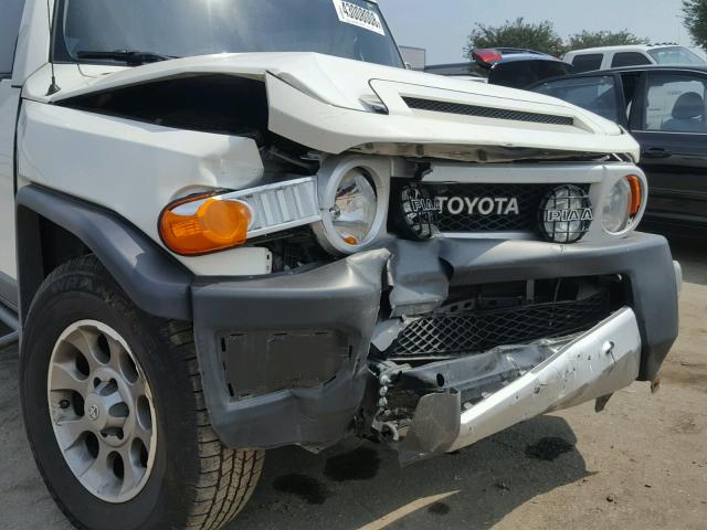 JTEBU4BFXBK113012 - 2011 TOYOTA FJ CRUISER WHITE photo 9