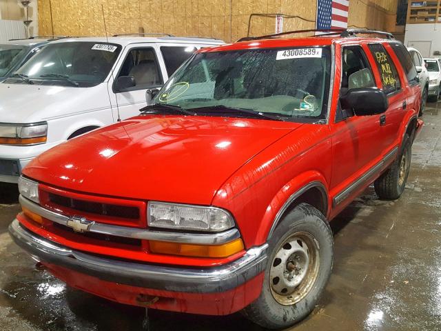 1GNDT13W712222126 - 2001 CHEVROLET BLAZER RED photo 2