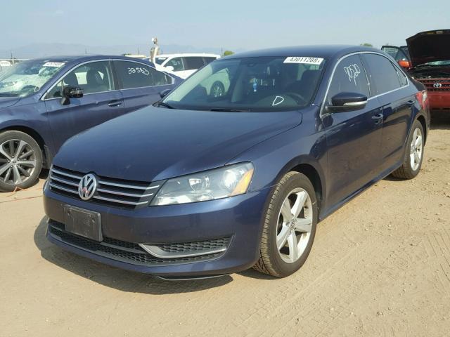 1VWBH7A30DC150758 - 2013 VOLKSWAGEN PASSAT SE BLUE photo 2