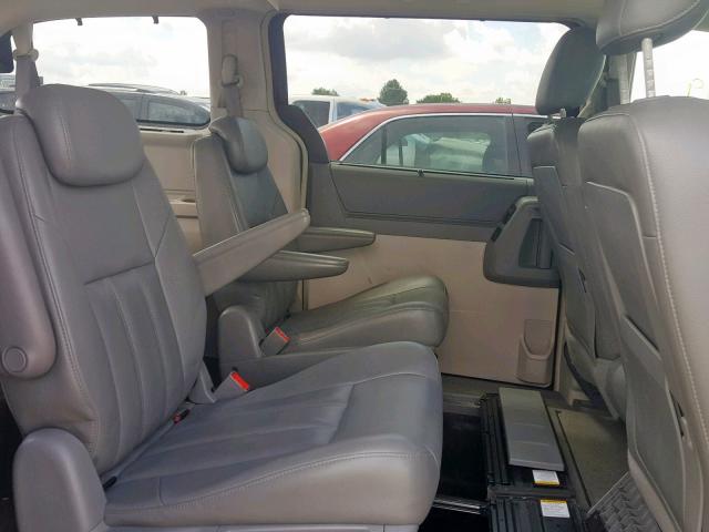 2A8HR54P38R823786 - 2008 CHRYSLER TOWN & COU MAROON photo 6