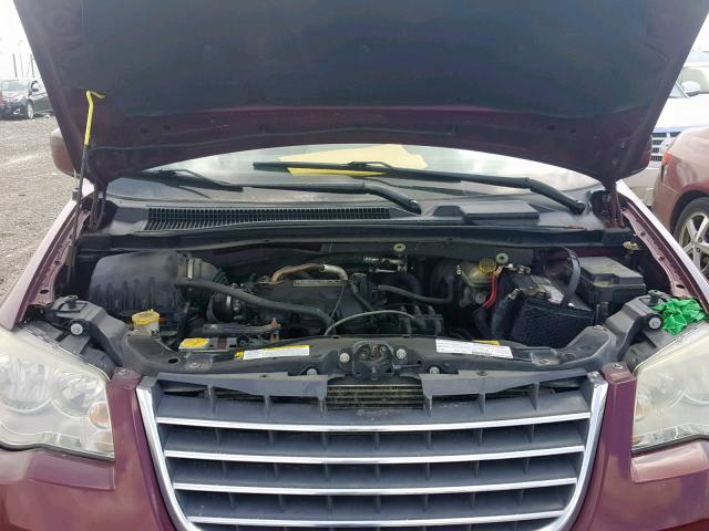 2A8HR54P38R823786 - 2008 CHRYSLER TOWN & COU MAROON photo 7