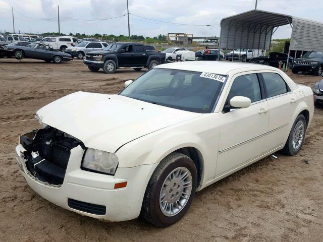 2C3KA43R68H210587 - 2008 CHRYSLER 300 LX WHITE photo 2