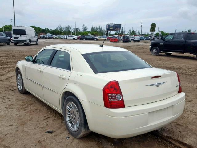 2C3KA43R68H210587 - 2008 CHRYSLER 300 LX WHITE photo 3