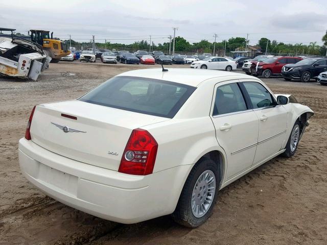 2C3KA43R68H210587 - 2008 CHRYSLER 300 LX WHITE photo 4