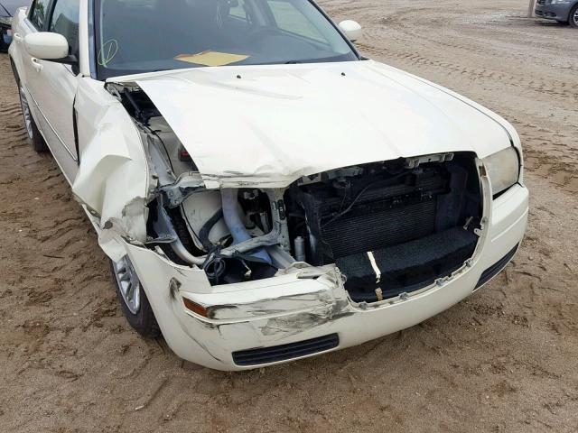 2C3KA43R68H210587 - 2008 CHRYSLER 300 LX WHITE photo 9