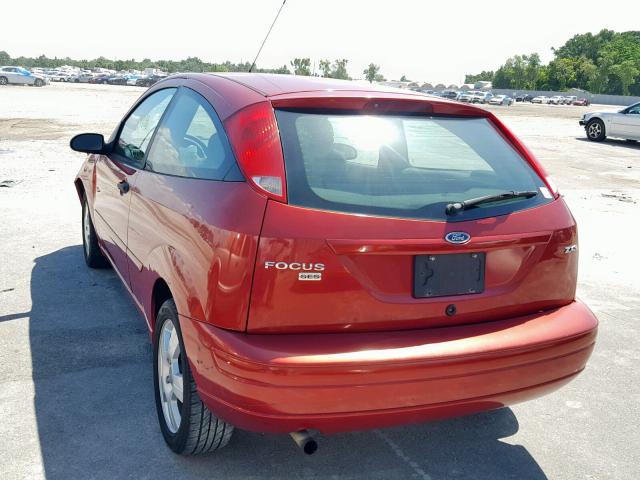 3FAFP31N05R142170 - 2005 FORD FOCUS ZX3 RED photo 3