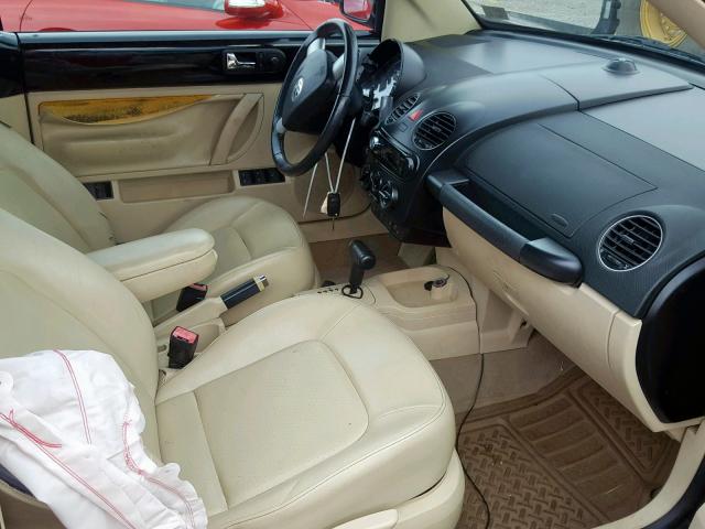 3VWRF31Y38M415184 - 2008 VOLKSWAGEN NEW BEETLE შავი ფოტო 5