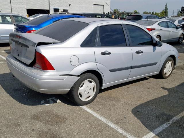 1FAFP33P82W286038 - 2002 FORD FOCUS LX SILVER photo 4