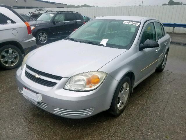 1G1AK54F257636372 - 2005 CHEVROLET COBALT SILVER photo 2