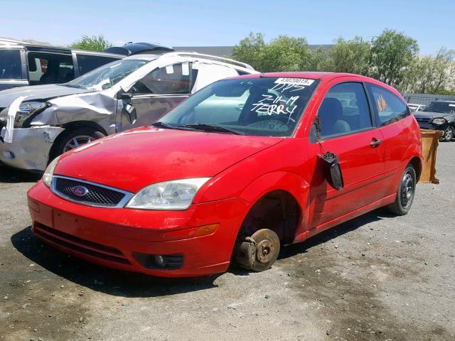 1FAFP31N76W153066 - 2006 FORD FOCUS ZX3 RED photo 2