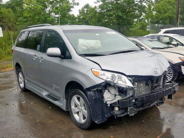 5TDKZ3DC3HS789368 - 2017 TOYOTA SIENNA LE SILVER photo 1