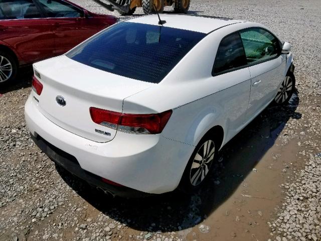 KNAFU6A20D5712628 - 2013 KIA FORTE EX WHITE photo 4