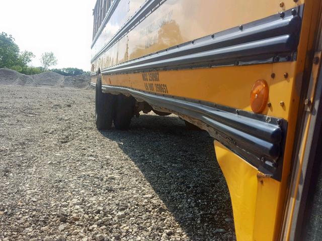 4UZAAXAK23CL71900 - 2003 FREIGHTLINER CHASSIS FS YELLOW photo 9