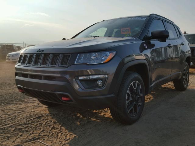 3C4NJDDB1JT456485 - 2018 JEEP COMPASS TR GRAY photo 2