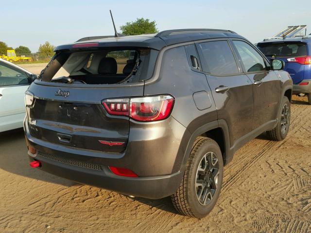 3C4NJDDB1JT456485 - 2018 JEEP COMPASS TR GRAY photo 4