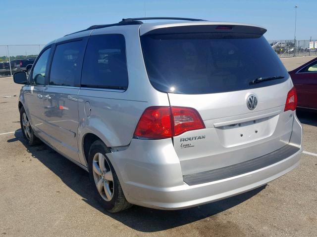 2V8HW34149R545860 - 2009 VOLKSWAGEN ROUTAN SE SILVER photo 3