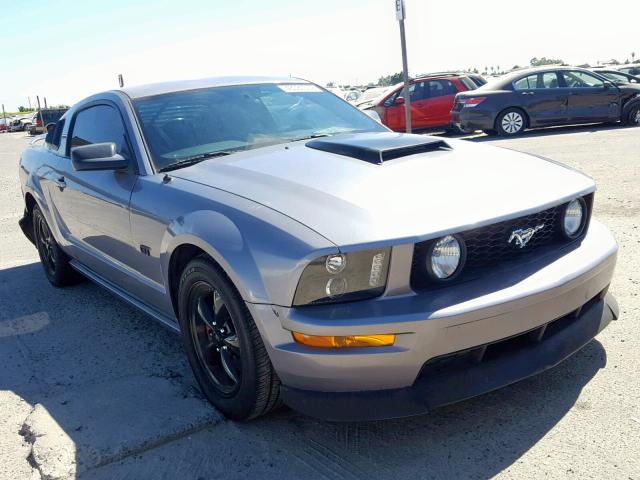 1ZVFT82H075351553 - 2007 FORD MUSTANG GT GRAY photo 1