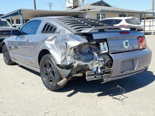 1ZVFT82H075351553 - 2007 FORD MUSTANG GT GRAY photo 3