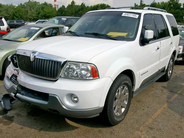 5LMFU28R73LJ24405 - 2003 LINCOLN NAVIGATOR WHITE photo 2