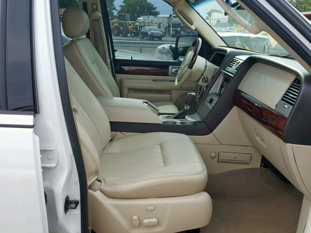 5LMFU28R73LJ24405 - 2003 LINCOLN NAVIGATOR WHITE photo 5