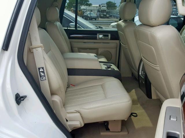 5LMFU28R73LJ24405 - 2003 LINCOLN NAVIGATOR WHITE photo 6